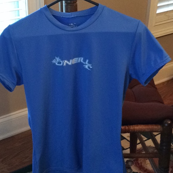 Girls active wear pullover. - Picture 1 of 4